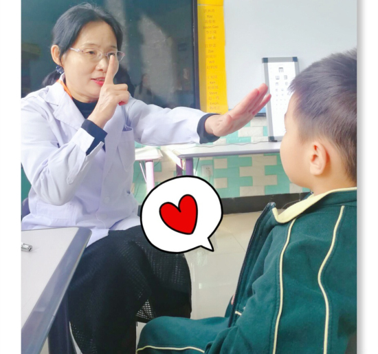 九三学社天津滨海新区开发区委员会来校为幼儿开展视力筛查活动